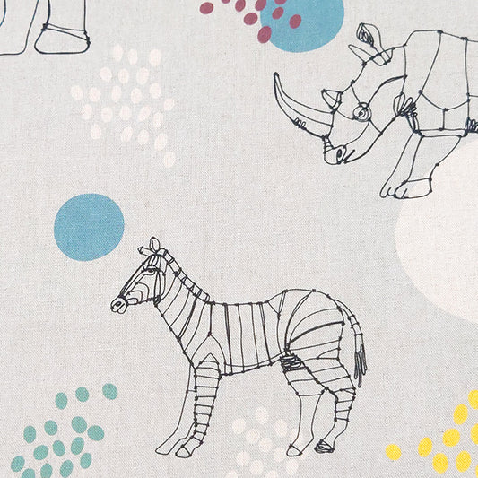 + HAyU fabric ハユ African animals キャンバス 生地 綿80％ 麻20％ 110cm幅