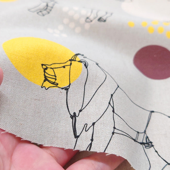 + HAyU fabric ハユ African animals キャンバス 生地 綿80％ 麻20％ 110cm幅